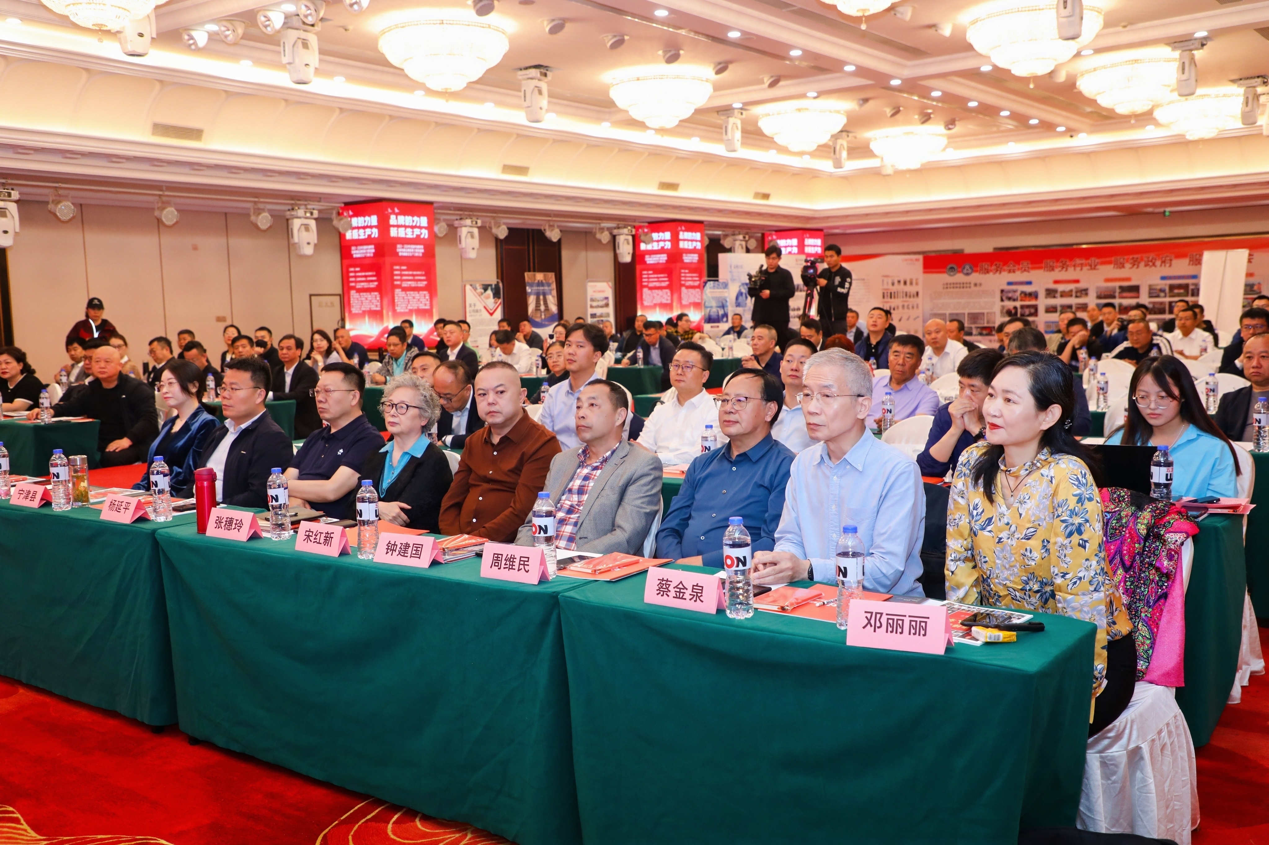 品牌的力量 新质生产力 升华电梯荣获电梯行业多项殊荣(图1)